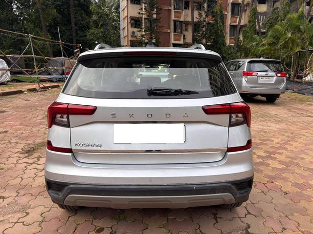 https://images10.gaadi.com/usedcar_image/4630445/original/processed_e2a9bf9a138c2c65cc646ac1494c6d59.jpg?imwidth=6401