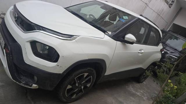https://images10.gaadi.com/usedcar_image/4630446/original/processed_0c48a701-24d8-4df9-a501-fcfb2206bc8f.jpg?imwidth=6401