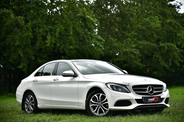 https://images10.gaadi.com/usedcar_image/4630447/original/processed_18fa86202086a1484a87614d24ffc662.jpg?imwidth=6400