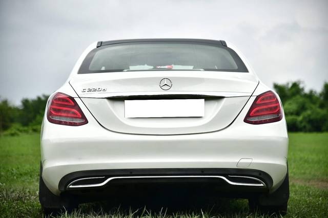 https://images10.gaadi.com/usedcar_image/4630447/original/processed_6bae82f1b6cf60aae70c86e7a0254a1c.jpg?imwidth=6402