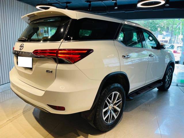 https://images10.gaadi.com/usedcar_image/4630451/original/processed_513525ae-a2e6-4e20-bbd6-7a70670b9ec7.jpg?imwidth=6402