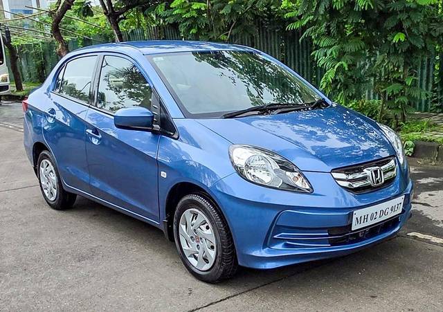 https://images10.gaadi.com/usedcar_image/4630457/original/processed_875b9adecaeecc80250b829a6d4ff542.jpg?imwidth=6400