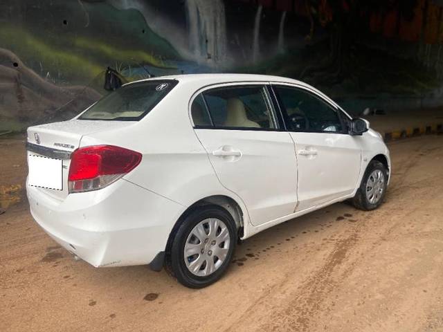 https://images10.gaadi.com/usedcar_image/4630468/original/processed_24d93e90-f77d-429f-99cb-b8e98fc29473.jpg?imwidth=6402