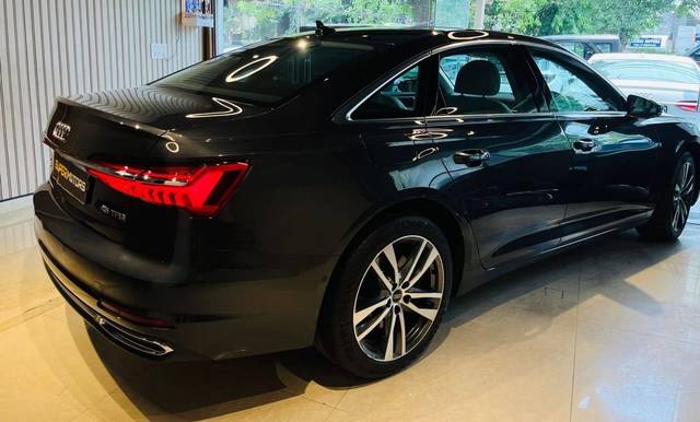 https://images10.gaadi.com/usedcar_image/4630475/original/processed_bbeac181-a2d6-4eee-a5ce-a9d7dc474e67.jpg?imwidth=6401