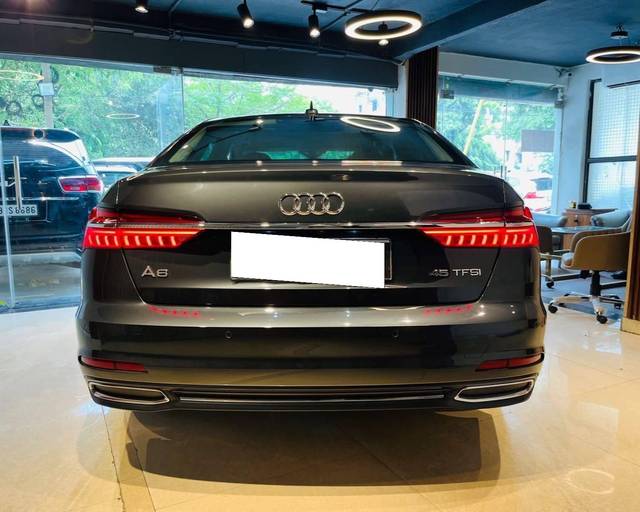 https://images10.gaadi.com/usedcar_image/4630475/original/processed_bce5bde9-e705-4e28-924c-832995948caa.jpg?imwidth=6402