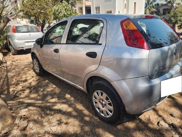https://images10.gaadi.com/usedcar_image/4630485/original/processed_d30f4f61-1879-4b10-9afa-85200ed344d3.jpg?imwidth=6402