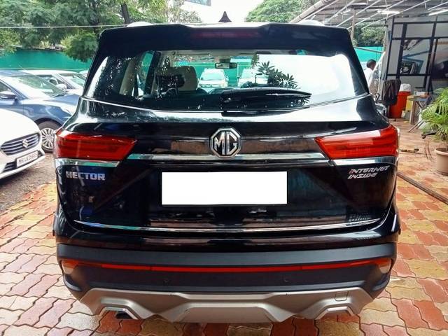 https://images10.gaadi.com/usedcar_image/4630504/original/processed_1a54a3a216e1369dfe3055b140c9ed80.jpeg?imwidth=6401