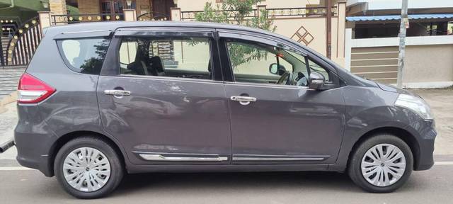 https://images10.gaadi.com/usedcar_image/4630505/original/processed_f1c82e82b4cdb510e426e489ff6d11fa.jpg?imwidth=6401