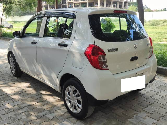 https://images10.gaadi.com/usedcar_image/4630506/original/processed_fdd39967-444e-4d9c-8db2-0d15f3b9abd9.jpg?imwidth=6402