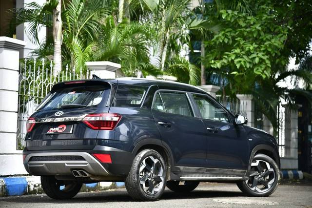 https://images10.gaadi.com/usedcar_image/4630507/original/processed_354d3644dd13e9e919eb495c83037132.jpg?imwidth=6402
