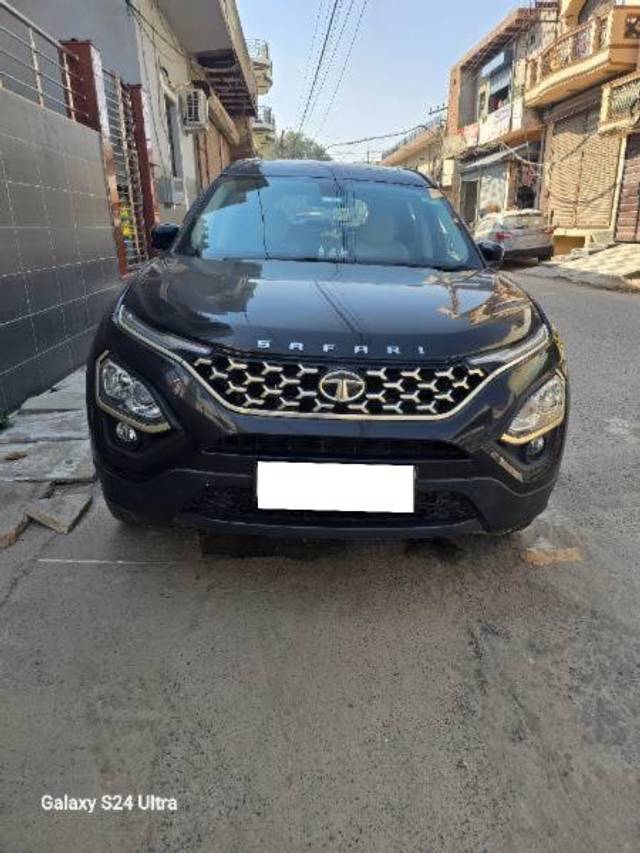 https://images10.gaadi.com/usedcar_image/4630516/original/processed_9c683337-c0b0-4b65-abfb-14647c4c9bb1.jpg?imwidth=6400