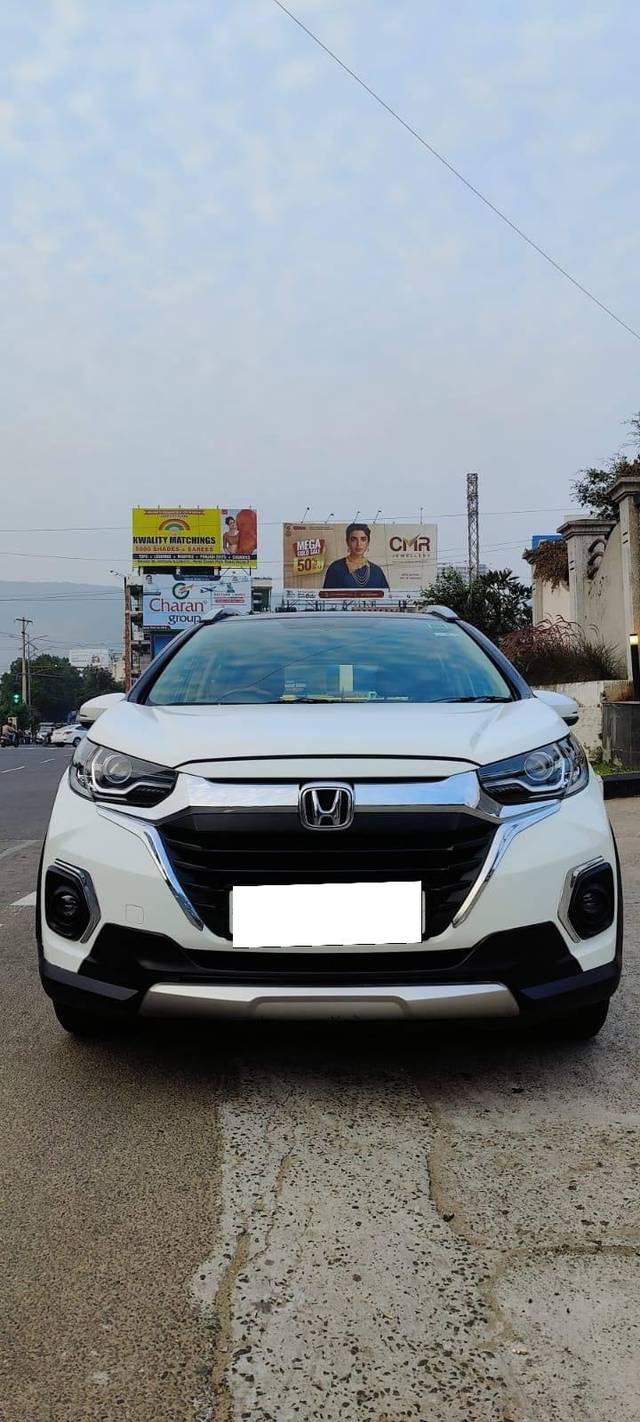 https://images10.gaadi.com/usedcar_image/4630519/original/processed_28a1b64ce835162e8fa2f9b48b4449d5.jpg?imwidth=6400
