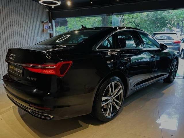 https://images10.gaadi.com/usedcar_image/4630531/original/processed_437b1c4e-7c80-4896-97af-fc9b929b9b60.jpg?imwidth=6402