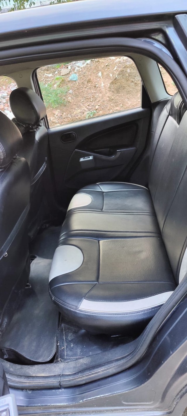 Second-hand 2013 Ford Figo Diesel LXI for sale in Visakhapatnam-6