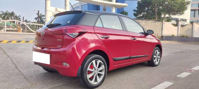 https://images10.gaadi.com/usedcar_image/4630541/original/processed_d2ffea231099a45f0bc08a07423427fd.jpg?imwidth=6402