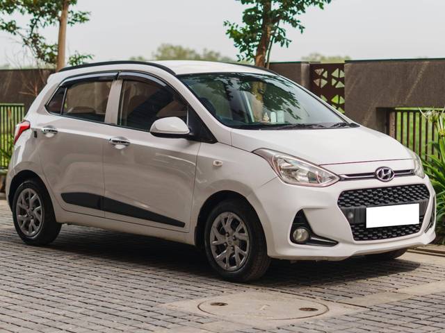 https://images10.gaadi.com/usedcar_image/4630588/original/processed_59f235bc53f7bd5c2d9265f6d60c4604.jpg?imwidth=6400