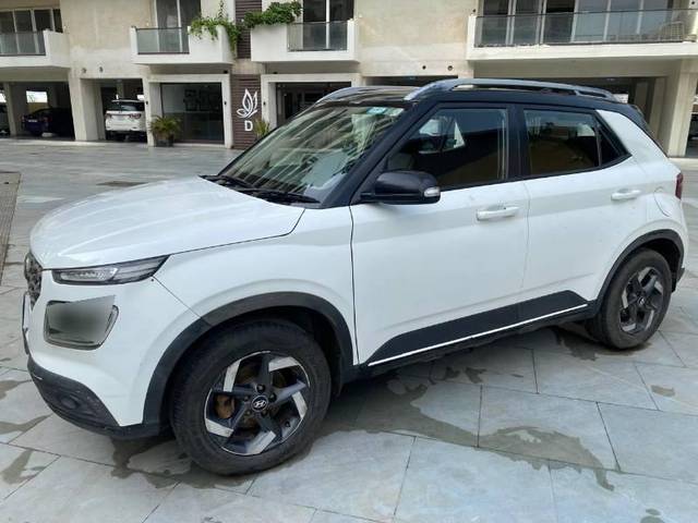 https://images10.gaadi.com/usedcar_image/4630591/original/processed_6ceb8620-f8e3-477c-ba09-c9cb005e5c46.jpg?imwidth=6400