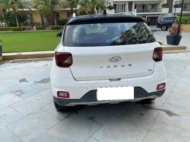 https://images10.gaadi.com/usedcar_image/4630591/original/processed_a60cf35c-32a6-45f2-99b2-cf7e624f810a.jpg?imwidth=6401