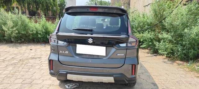 https://images10.gaadi.com/usedcar_image/4630613/original/processed_300b9906-36fa-4ba7-a41c-6e7885e6db1f.jpg?imwidth=6401