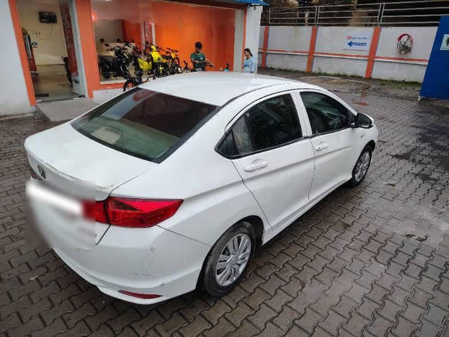 https://images10.gaadi.com/usedcar_image/4630625/original/aca64566-00d6-40e8-898d-52bc37611c9b.png?imwidth=6401