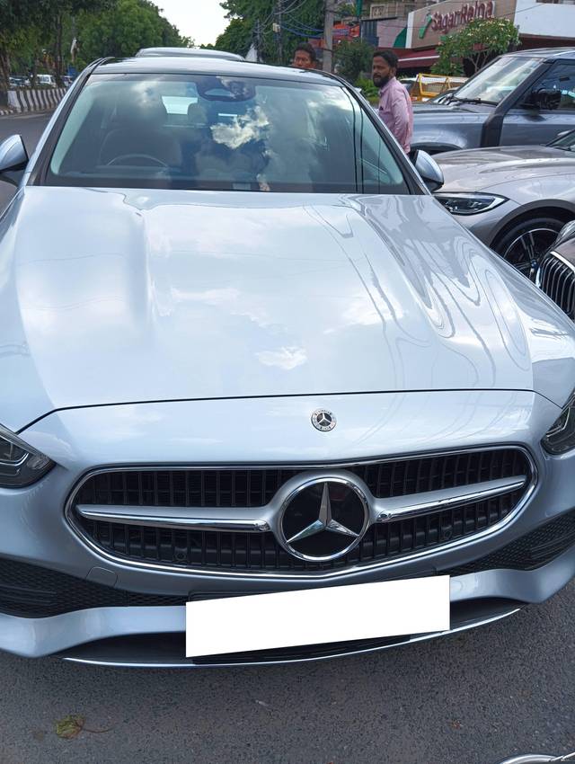 https://images10.gaadi.com/usedcar_image/4630628/original/processed_91ba1f5cf63bef1e33b4a3fa2226638b.jpg?imwidth=6400