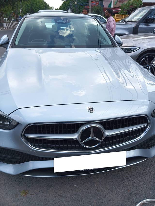 https://images10.gaadi.com/usedcar_image/4630628/original/processed_c3154c0e0ac5bb43eb53102539a91c1e.jpg?imwidth=6402