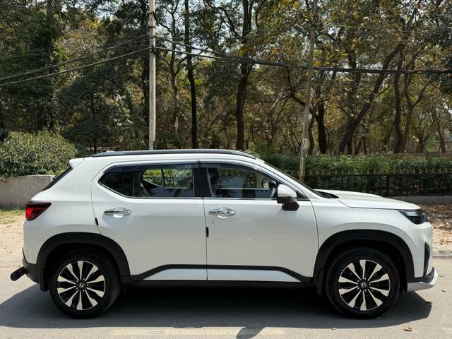 https://images10.gaadi.com/usedcar_image/4630629/original/ad02d1c3dfa75a68e1bd4b073ac25610.jpg?imwidth=6401