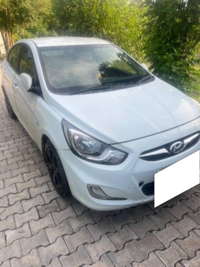 https://images10.gaadi.com/usedcar_image/4630636/original/processed_25f0f57b-01f3-4fd0-b2a0-4b2a532845e0.jpg?imwidth=6400