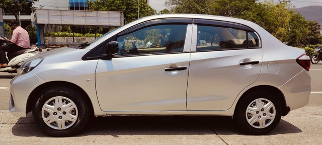 Second-hand 2017 Honda Amaze E Option i-DTEC for sale in Visakhapatnam-4