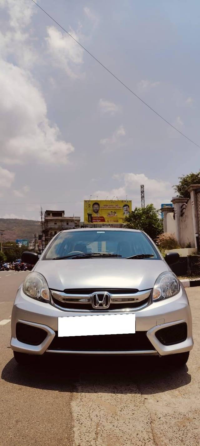 https://images10.gaadi.com/usedcar_image/4630638/original/processed_037cbae207e3172b34e717a5460a9797.jpg?imwidth=6402
