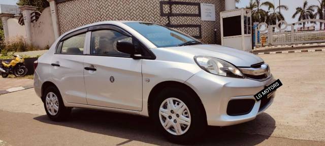 https://images10.gaadi.com/usedcar_image/4630638/original/processed_7872a7b3bb6d0d217d8509d331c66272.jpg?imwidth=6400