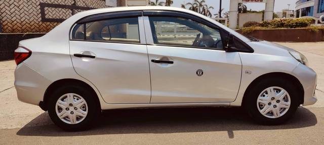 https://images10.gaadi.com/usedcar_image/4630638/original/processed_abc7955d58790d3960a577b706d034ec.jpg?imwidth=6401