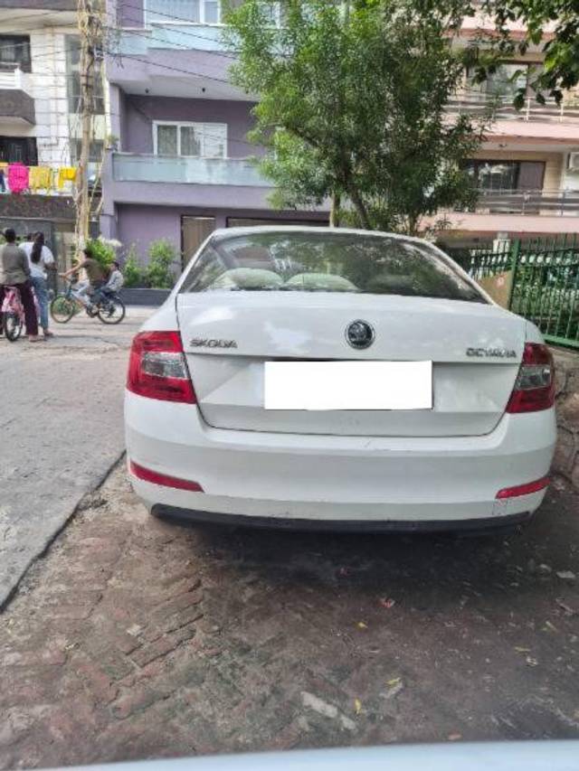 https://images10.gaadi.com/usedcar_image/4630649/original/processed_fd9d2316-8562-4f77-b628-8c444cfc390d.jpg?imwidth=6402