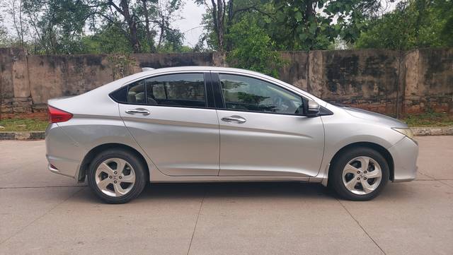 https://images10.gaadi.com/usedcar_image/4630652/original/0b7cf8e4edd2072af226a0bd59008c0c.jpg?imwidth=6401