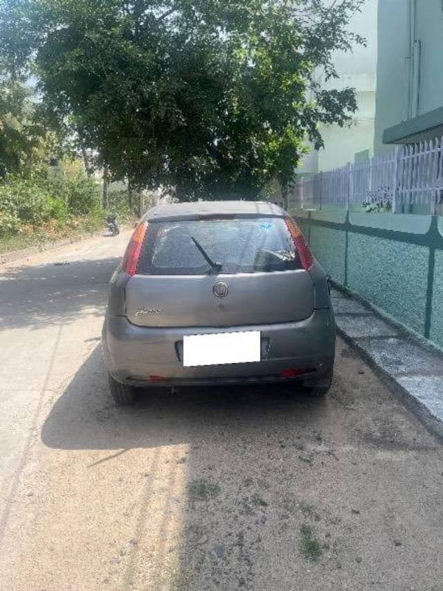 https://images10.gaadi.com/usedcar_image/4630662/original/processed_71abeb93-70ad-4a9d-acc4-def8f29ade08.jpeg?imwidth=6401