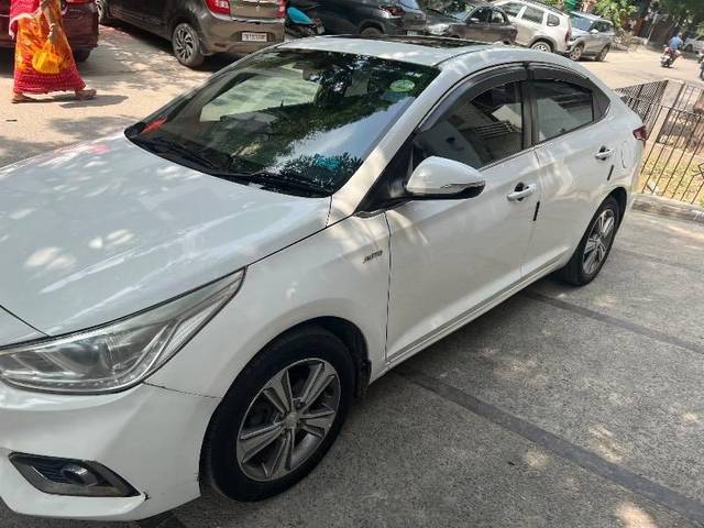 https://images10.gaadi.com/usedcar_image/4630685/original/processed_435a372b-2852-4e9e-9843-bef6c4d1de46.jpeg?imwidth=6400
