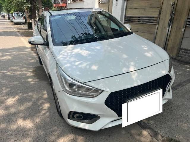 https://images10.gaadi.com/usedcar_image/4630685/original/processed_b535cfdb-1ae0-4dbb-8d36-ec93e0e4b0d3.jpeg?imwidth=6402