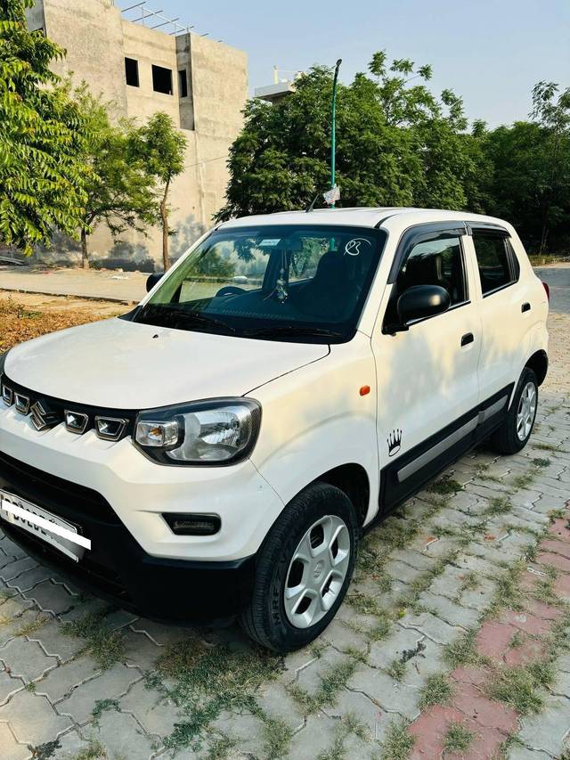 https://images10.gaadi.com/usedcar_image/4630689/original/processed_4baba30ddf88ab4d41a8d013ba81bfb7.jpg?imwidth=6402