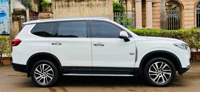 https://images10.gaadi.com/usedcar_image/4630702/original/processed_515f544e-3161-41a0-89e4-9a04cb0feb74.jpg?imwidth=6401