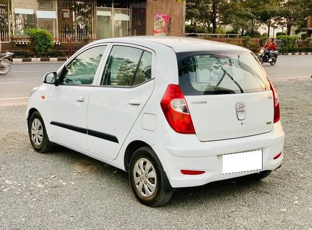 https://images10.gaadi.com/usedcar_image/4630705/original/processed_28972054-3d01-4532-b4c5-faae865ebf6c.jpeg?imwidth=6402