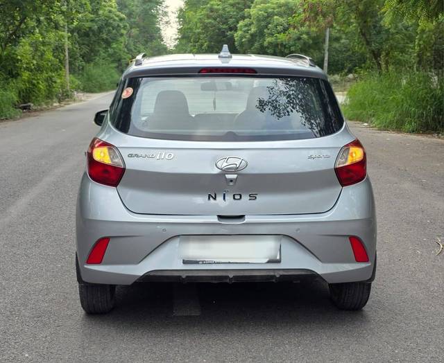 https://images10.gaadi.com/usedcar_image/4630708/original/processed_feed67f4bb818ef1c69af801ea1baf43.jpg?imwidth=6402