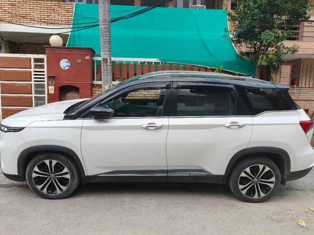 https://images10.gaadi.com/usedcar_image/4630761/original/processed_ddb27afb-4220-40c9-ac83-9b61988115ae.jpg?imwidth=6401