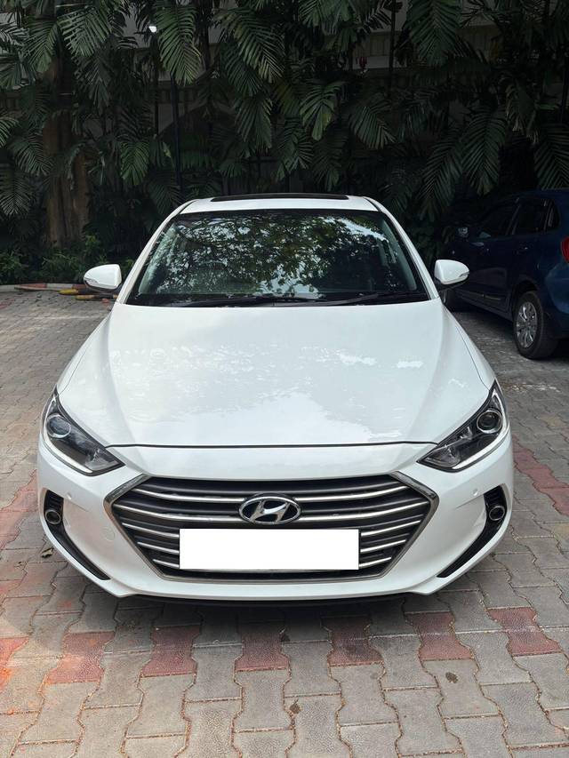 https://images10.gaadi.com/usedcar_image/4630766/original/processed_d735a110cf5464d9f79eca3aa2554574.jpg?imwidth=6402