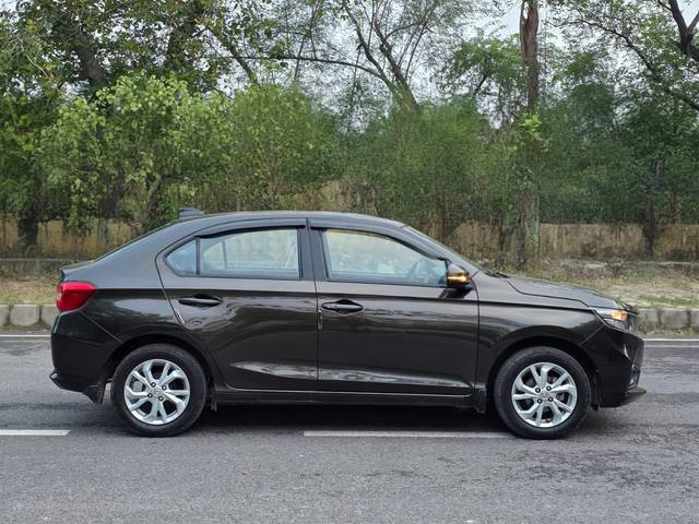 https://images10.gaadi.com/usedcar_image/4630773/original/204ff216d1f4b82805d4244d0008bc13.jpg?imwidth=6401