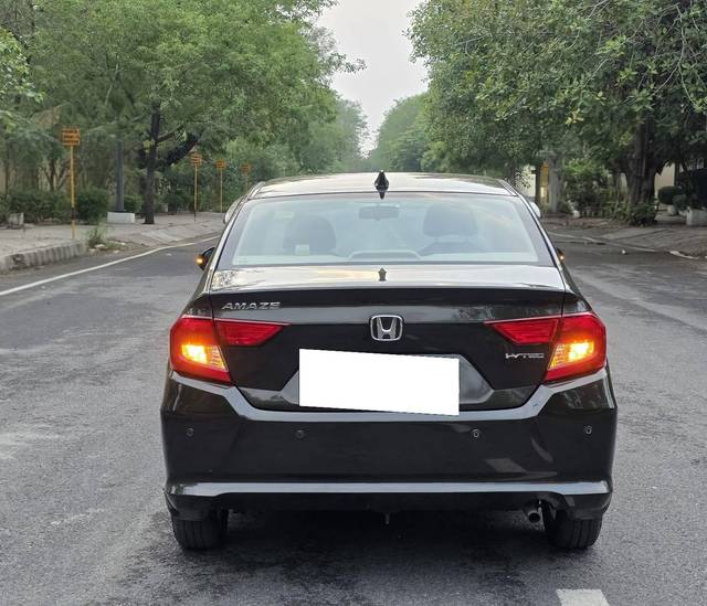 https://images10.gaadi.com/usedcar_image/4630773/original/processed_8988bb1cf24a798b64e61668d0de4306.jpg?imwidth=6402