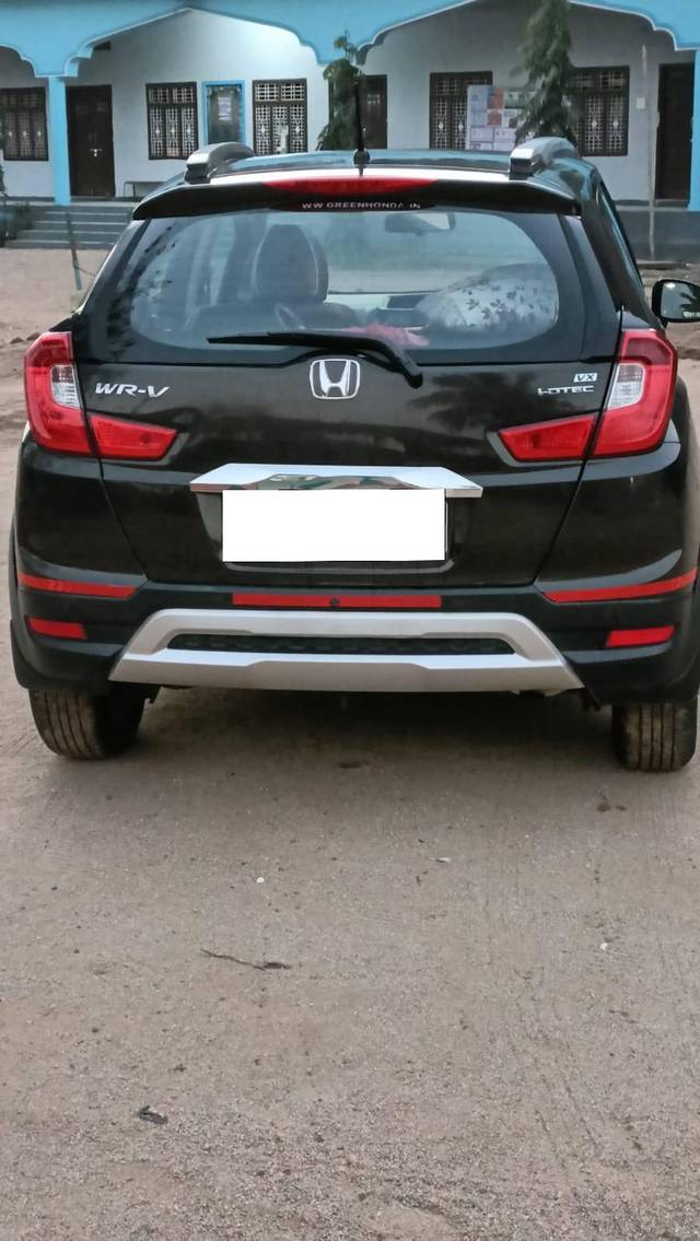 https://images10.gaadi.com/usedcar_image/4630776/original/processed_db8ceec72b14ff9284a620b172e41d70.jpg?imwidth=6401