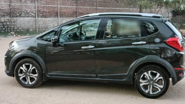 https://images10.gaadi.com/usedcar_image/4630776/original/processed_ff782f259875c193a97853741ac4f394.jpg?imwidth=6402