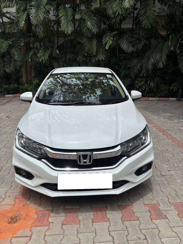 https://images10.gaadi.com/usedcar_image/4630785/original/processed_5248c726b7a6010a4f371643d25b9880.jpg?imwidth=6402