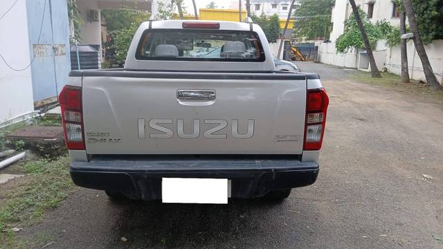 https://images10.gaadi.com/usedcar_image/4630799/original/processed_2f2524b2d48a822fdbc4e2ab383559be.jpg?imwidth=6401