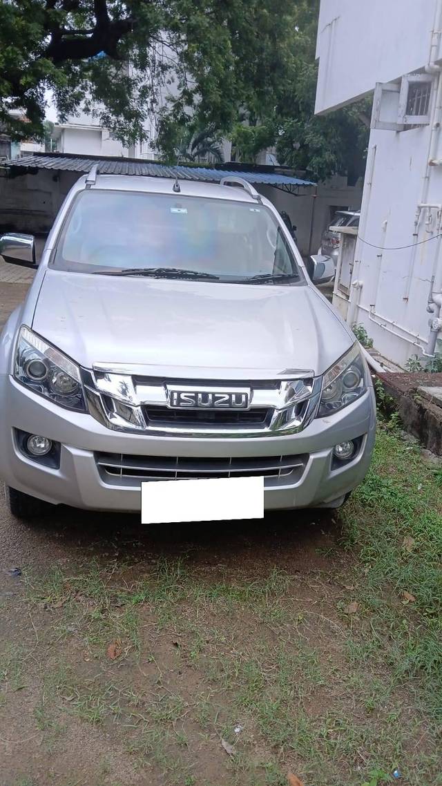 https://images10.gaadi.com/usedcar_image/4630799/original/processed_48f675ba906c18625c6236ac94d7bb89.jpg?imwidth=6400